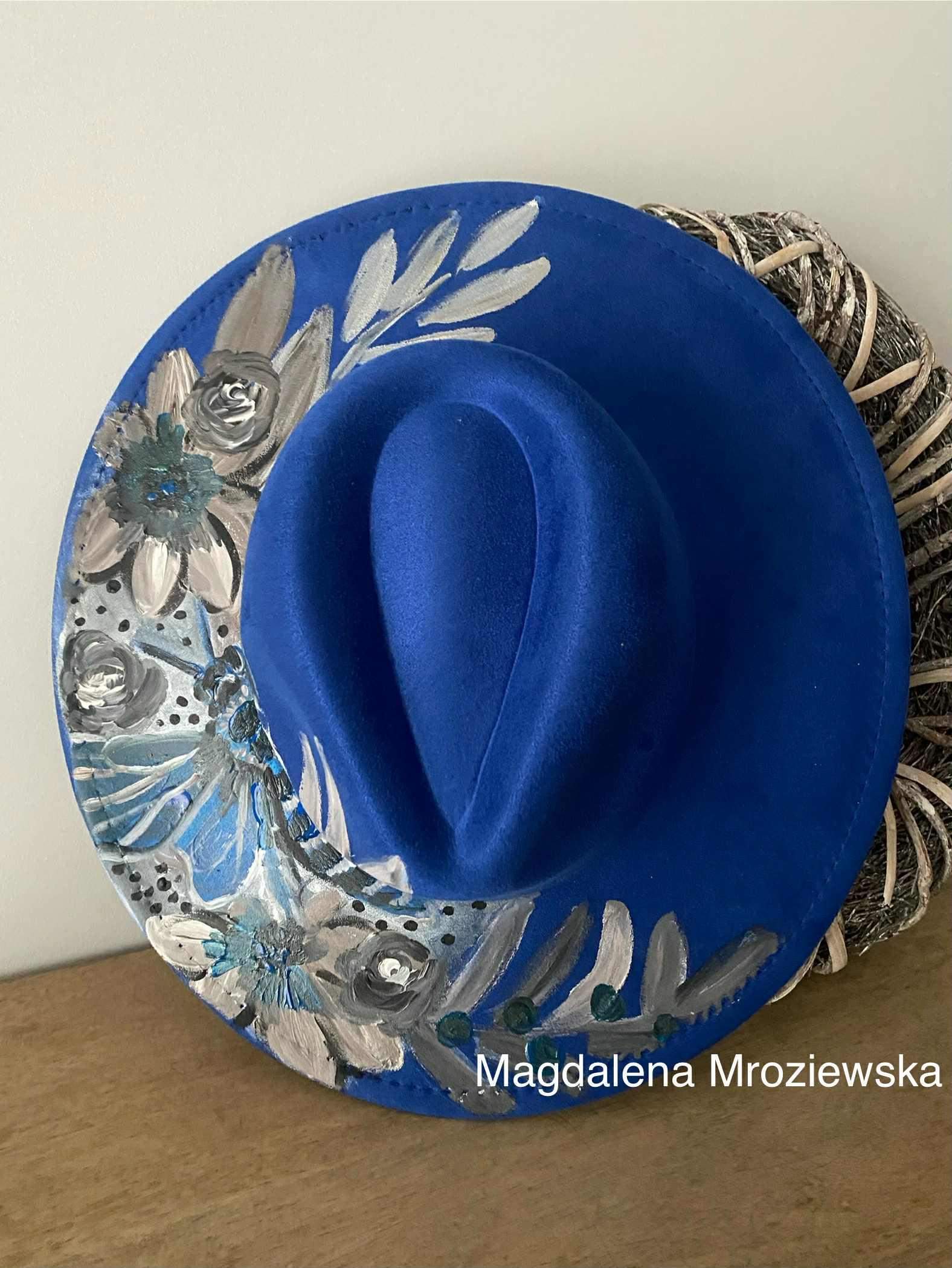 Kapelusz "Księżycowa ćma"